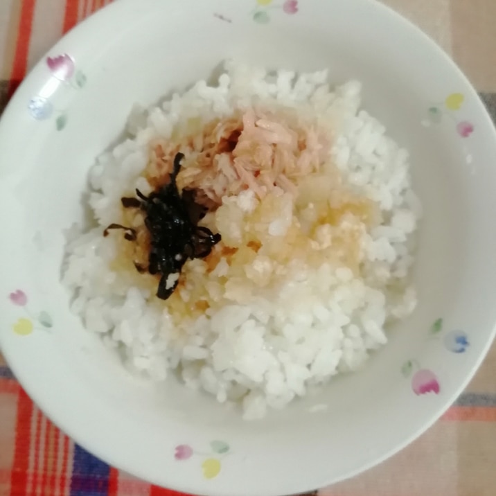 おろし大根とシーチキンと塩昆布のつゆかけご飯